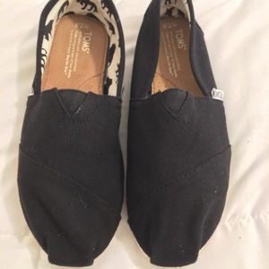 Classic Black TOMS- NWOT
